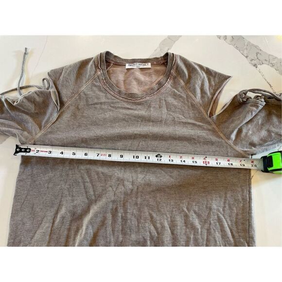Project Social T Cut Out Lace Detail Sleeve Sweatshirt Taupe Women’s Sz M - Picture 3 of 7